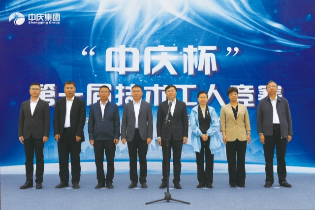 領導合影_副本.jpg 領導合影_副本.jpg